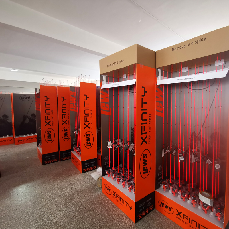 Beste ma&szlig;geschneiderte Angelruten- und Rollenkombination im Display